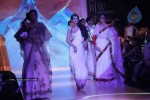 Sonal Chauhan, Zarine Khan at IIJW Event - 30 of 43