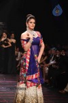 Sonal Chauhan, Zarine Khan at IIJW Event - 36 of 43