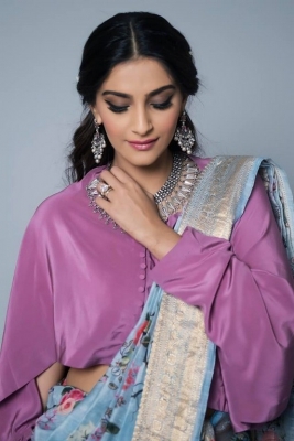 Sonam Kapoor New Pics - 3 of 4