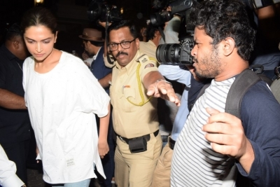 Sridevi Death - Celebs Visit Anil Kapoor Set 4 - 15 of 41