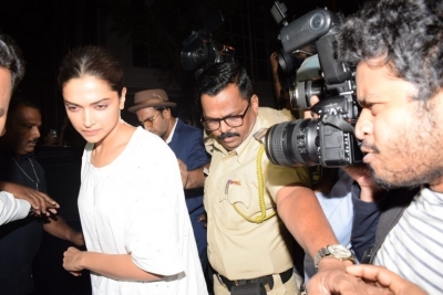 Sridevi Death - Celebs Visit Anil Kapoor Set 4 - 40 of 41