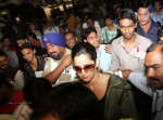 SRK and Katrina at Mumbai Airport - 56 of 57