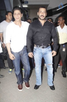 SRK and Salman Khan at Bigg Boss 9 Shoot - 1 of 6
