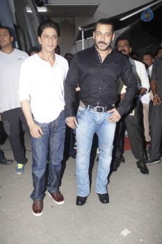 SRK and Salman Khan at Bigg Boss 9 Shoot - 3 of 6