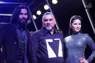 Sunny Leone at LFW Winter Festive 2017 - 5 of 18