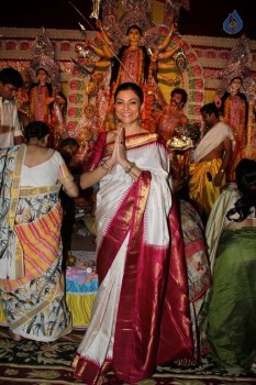 Sushmita Sen at Durga Aarti - 5 of 21