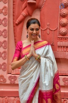 Sushmita Sen at Durga Aarti - 18 of 21