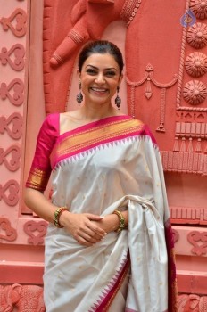 Sushmita Sen at Durga Aarti - 19 of 21