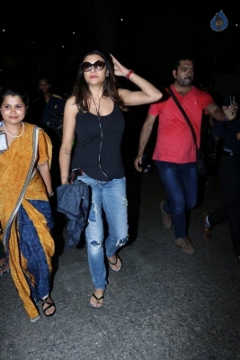 Sushmita Sen at Mumbai Airport - 6 of 18