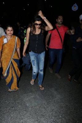 Sushmita Sen at Mumbai Airport - 8 of 18