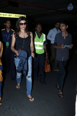 Sushmita Sen at Mumbai Airport - 16 of 18