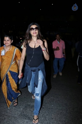 Sushmita Sen at Mumbai Airport - 17 of 18