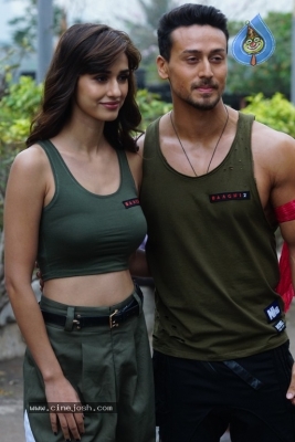 Tiger Shroff And Disha Patani Promotes Baaghi 2 On Super Dancer 2 - 14 of 17