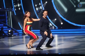 Tiger Shroff at Jhalak Dikhhla Jaa Sets - 7 of 32