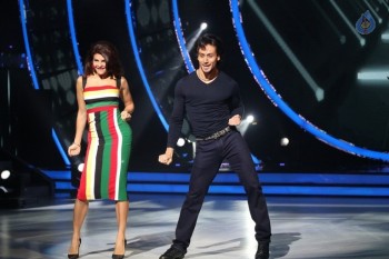 Tiger Shroff at Jhalak Dikhhla Jaa Sets - 13 of 32