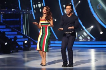 Tiger Shroff at Jhalak Dikhhla Jaa Sets - 16 of 32