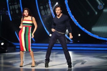 Tiger Shroff at Jhalak Dikhhla Jaa Sets - 31 of 32