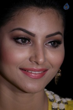 Urvashi Rautela Celebrates Deewali - 4 of 32