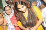 Vidya Balan Visits Mahim Dargah  - 7 of 27