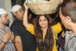 Vidya Balan Visits Mahim Dargah  - 11 of 27