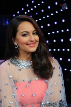 Welcome Back Stars at Indian Idol Juniors Sets - 2 of 13