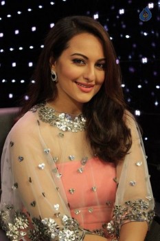 Welcome Back Stars at Indian Idol Juniors Sets - 8 of 13