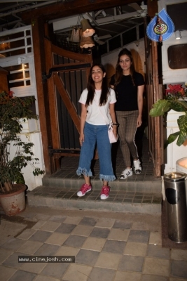 Yami Gautam Spotted At Juhu - 5 of 8