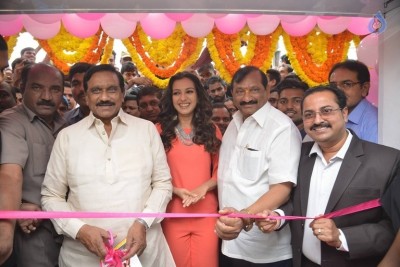 Catherine Tresa Launches B New Mobile Store at Kurnool