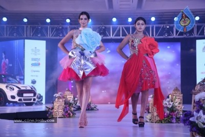 Grandeur Fashion Event PRAWOLION FASHION WEEK