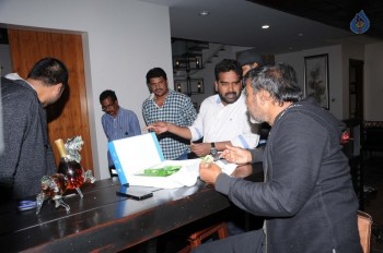 Inthalo Enenni Vinthalo Movie First Look Photos