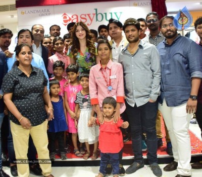 Mehreen Pirzada Launches 13th Store Of Easy Buy