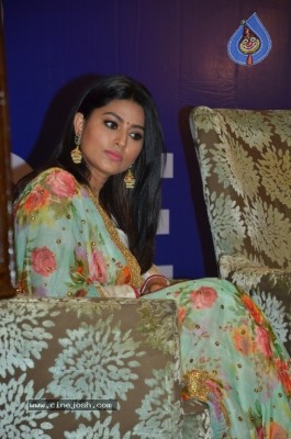 Sneha Launches RYDE App