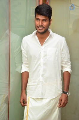 Sundeep Kishan Samanthakamani Interview Photos