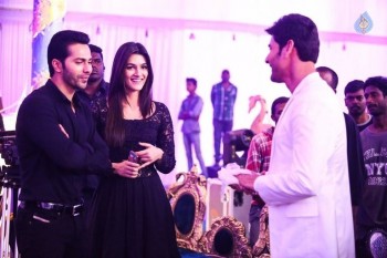 Varun Dhawan and Kriti Sanon at Brahmothsavam Sets