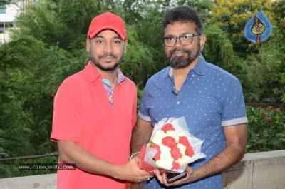 Yevadu Thakkuva Kadhu Trailer Launch