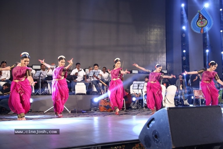 Ala Vaikunthapurramuloo Musical Concert Set 01 - 15 / 21 photos