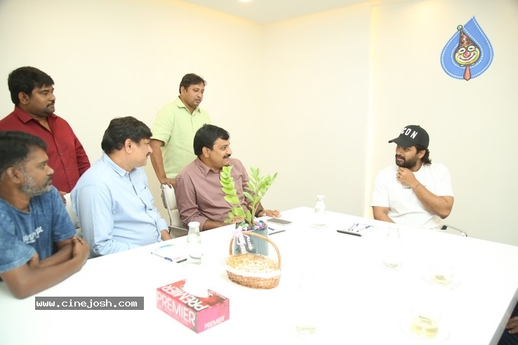 Allu Arjun Meets Film Newscasters Association - 11 / 16 photos