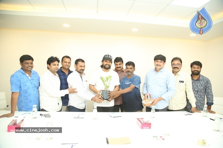 Allu Arjun Meets Film Newscasters Association - 14 / 16 photos