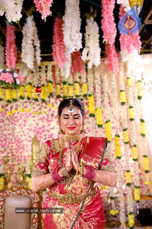 Archana Wedding Reception Photos - 19 / 31 photos