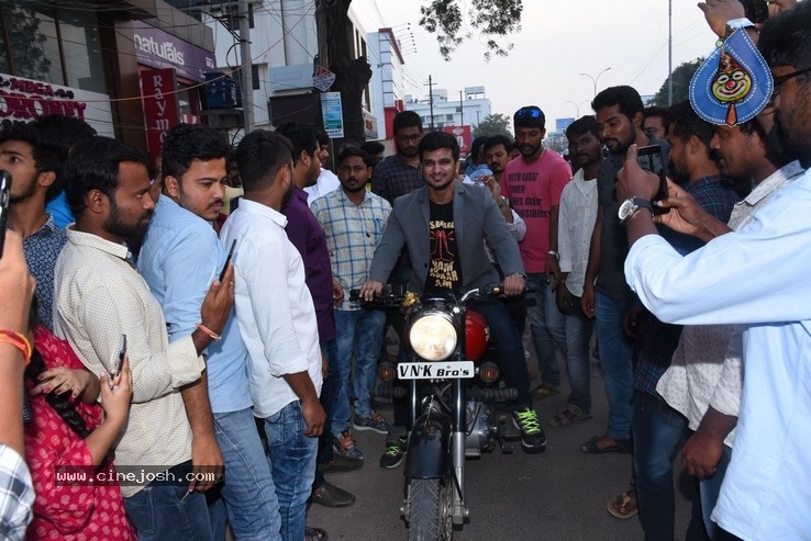 Arjun Suravaram Tour at Warangal - 29 / 36 photos