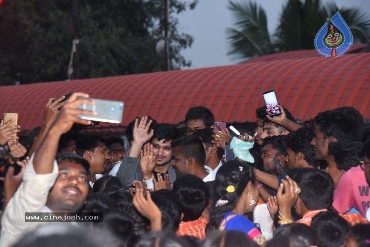 Arjun Suravaram Tour at Warangal - 31 / 36 photos