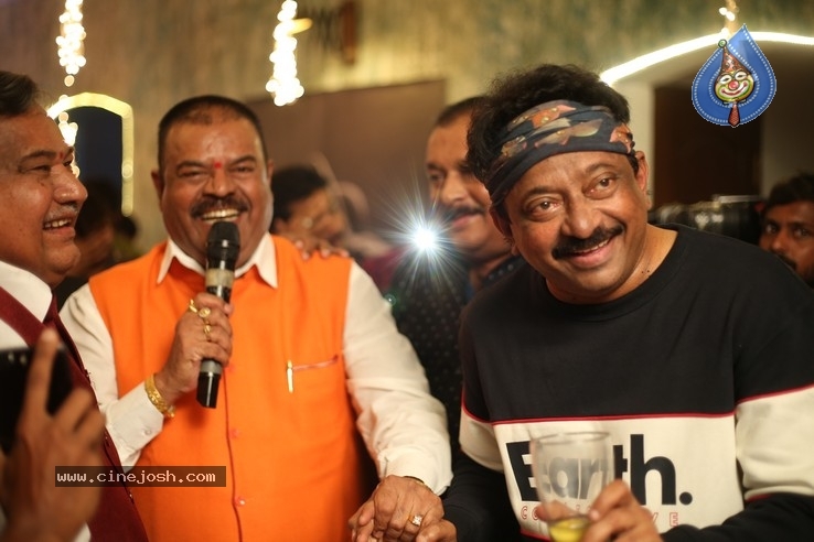 Beautiful Movie Party Pics - 75 / 98 photos