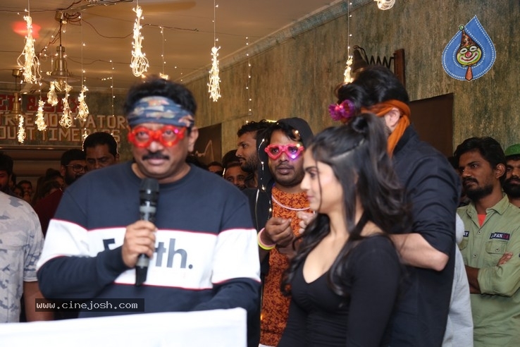 Beautiful Movie Party Pics - 81 / 98 photos