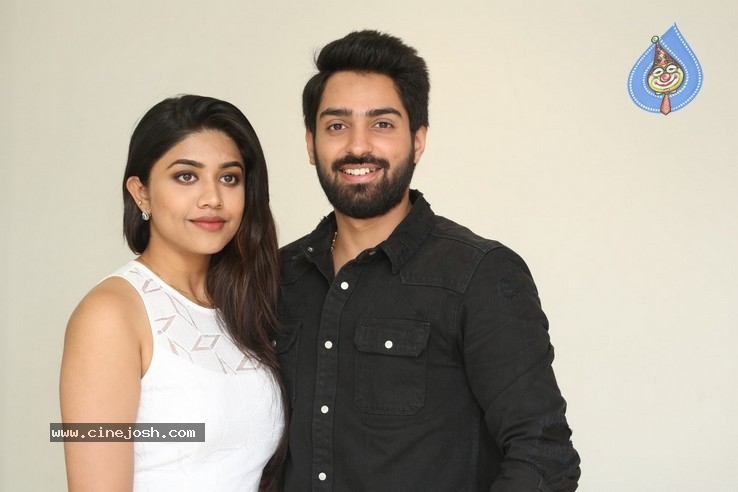 Chusi Chudangane Press Meet - 12 / 21 photos