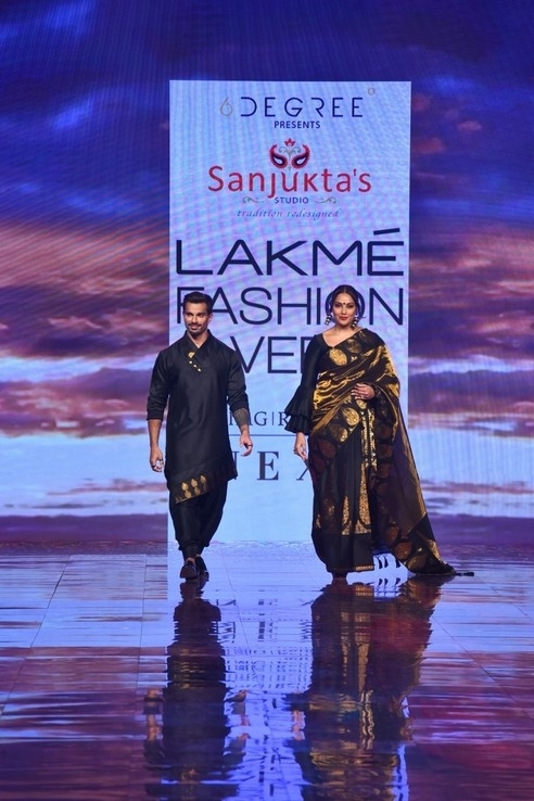 Celebs RampWalk At Lakme Fashion Week - 6 / 18 photos