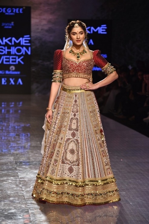 Celebs RampWalk At Lakme Fashion Week - 14 / 18 photos