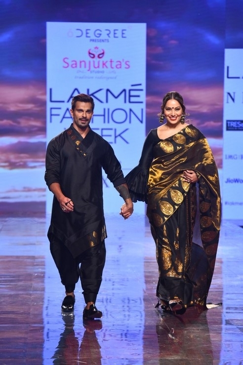 Celebs RampWalk At Lakme Fashion Week - 16 / 18 photos