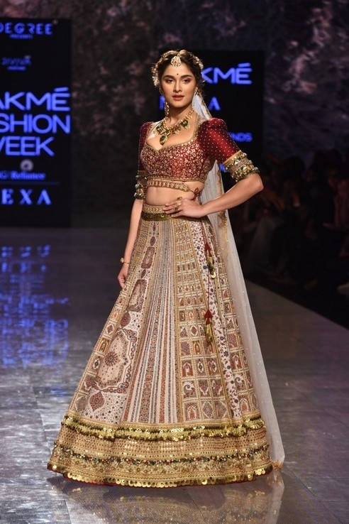 Celebs RampWalk At Lakme Fashion Week - 18 / 18 photos