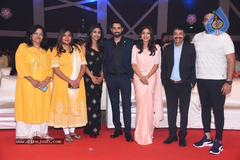 Choosi Choodangaane Movie Pre Release Event - 14 / 38 photos