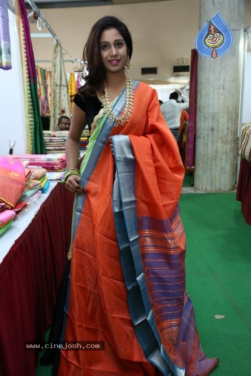 Dakkshi Guttikonda Inaugurated Silk of India Expo - 2 / 11 photos